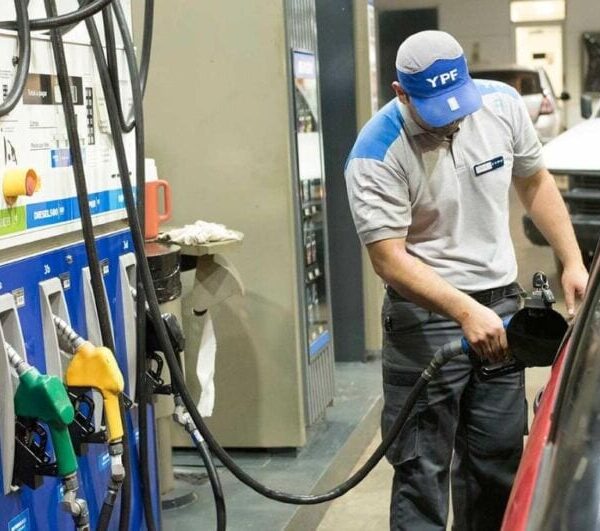 Estaciones de servicio de YPF seguirán aceptando el pago con tarjeta de crédito