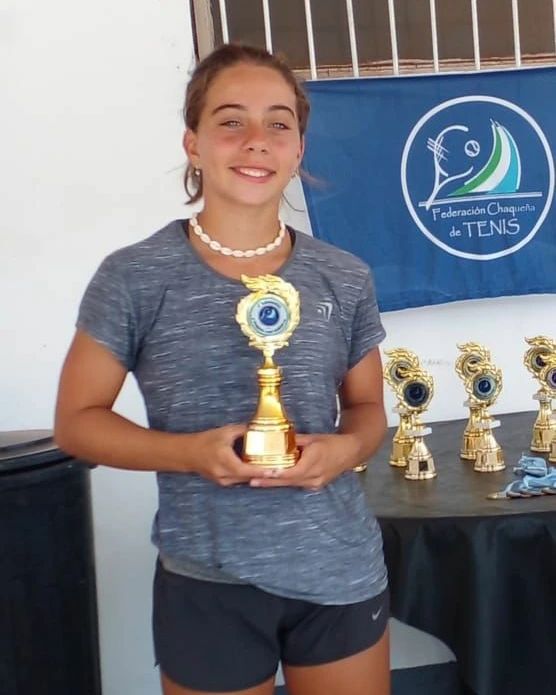 La tenista eldoradense Luisana Schonberger arrancó el año con un trofeo