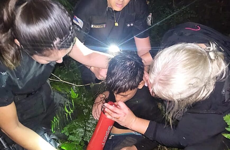 Un niño fue rescatado del monte en San Pedro después de estar 11 horas desaparecido