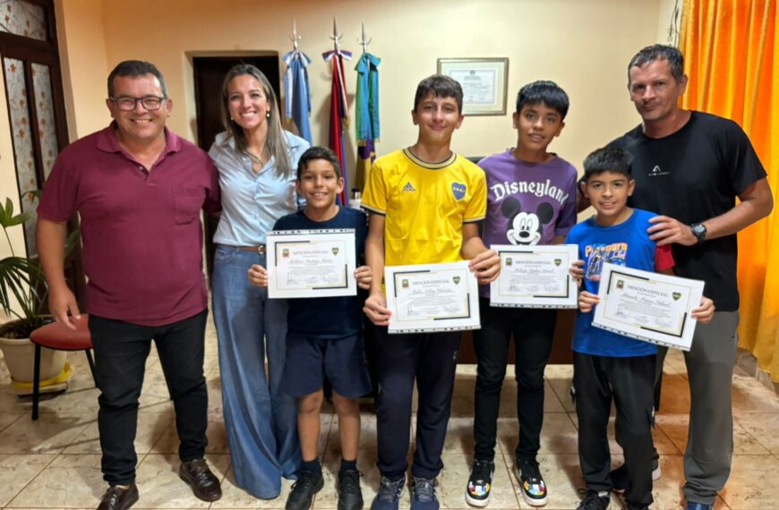 La Municipalidad de Wanda galardonó a niños y adolescentes seleccionados por Boca