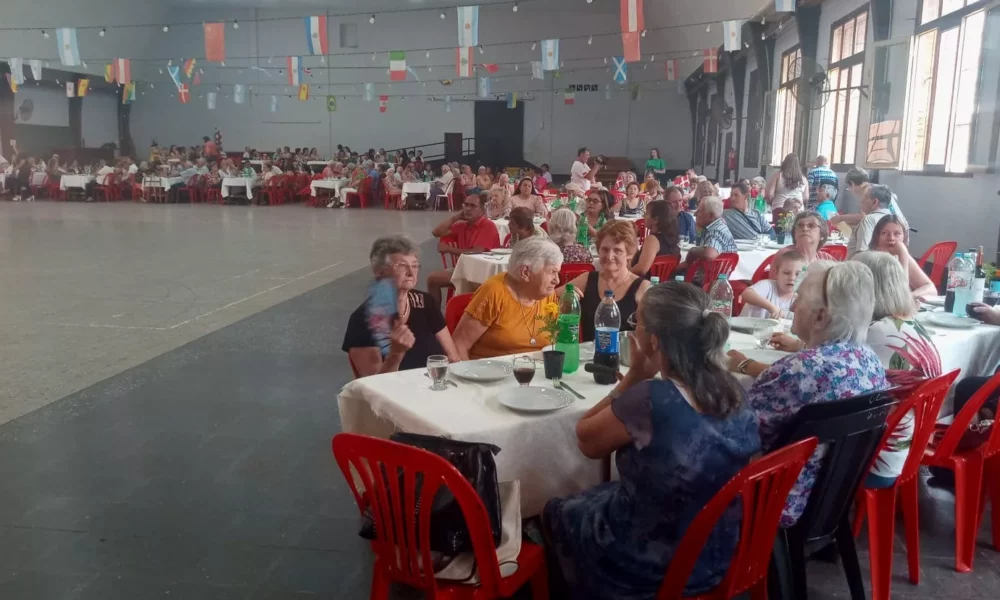 Almuerzo Homenaje a los Pioneros