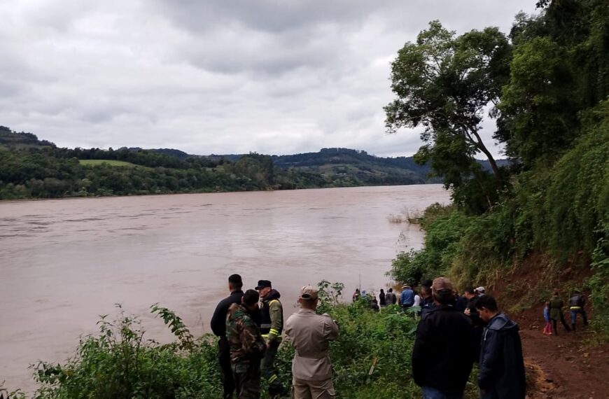 Continúa la búsqueda de un joven que cayó al río Uruguay en El Soberbio