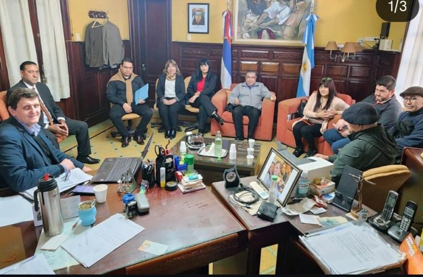 El ministro de Hacienda de la provincia se reunió con representantes gremiales de UPCN, ATE y CGT para dialogar sobre los aumentos salariales