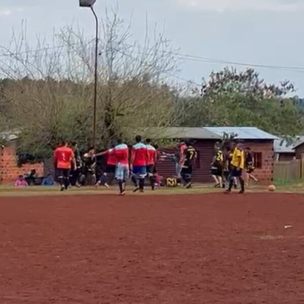 Eldorado: Partido de fútbol terminó a las piñas (Con video)