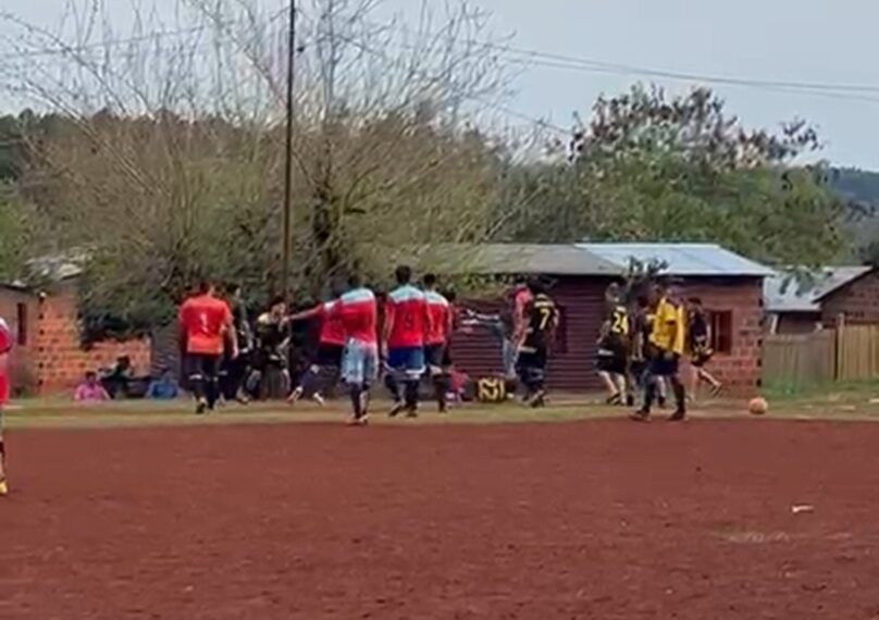 Eldorado: Partido de fútbol terminó a las piñas (Con video)
