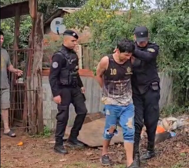 Eldorado: Un hombre que presuntamente intentaba robar fue retenido por los vecinos (Con videos)