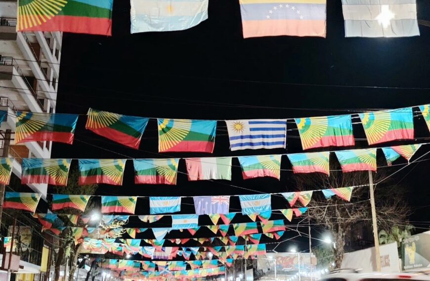 La bandera de Eldorado presente en el decorado aéreo en el106°Aniversario de la ciudad
