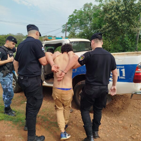 Apóstoles: Un hombre detenido tras agredir a su pareja y esconderse en el techo de la vivienda