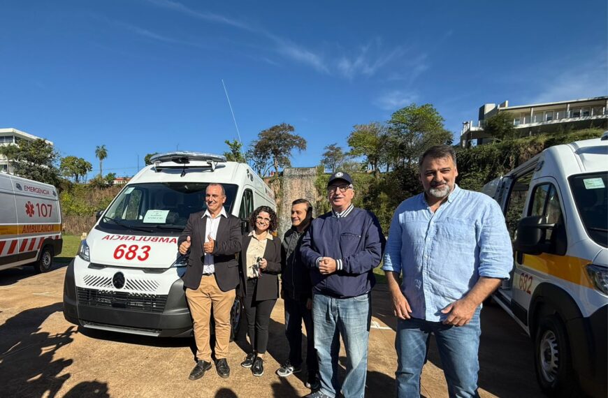 Passalacqua entregó ambulancias a diez municipios, entre ellos a Eldorado