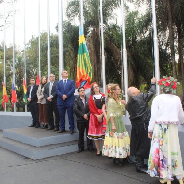 Las banderas volverán a flamear en la Plazoleta de las Naciones de Crisol de Razas