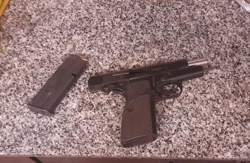 Negociadores de la Policía desactivaron una crisis con un hombre armado y atrincherado en su vivienda