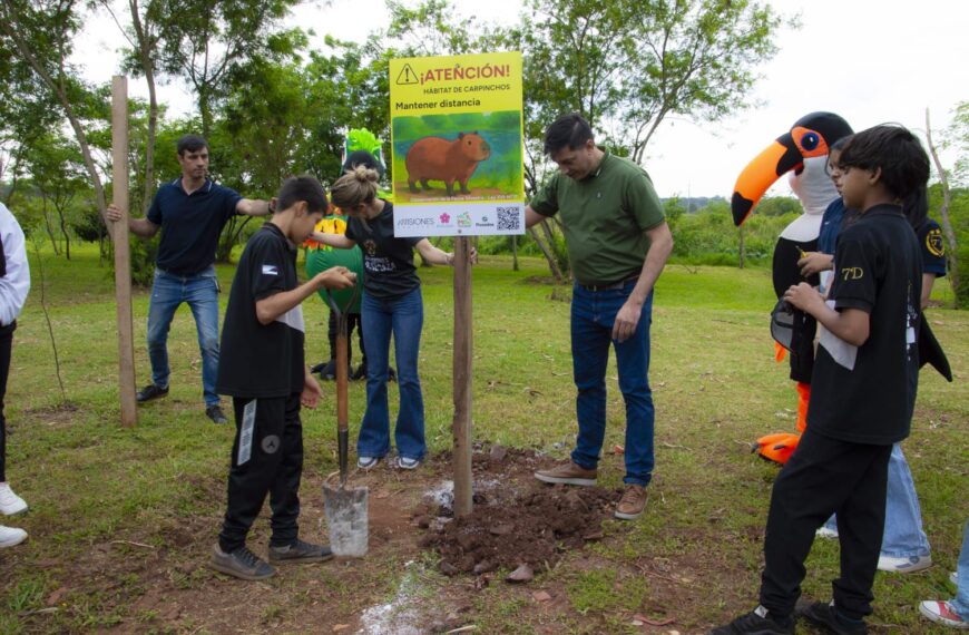 Ecología continúa promoviendo la conservación del carpincho con una jornada informativa y la instalación de carteles en la Reserva El Zaimán