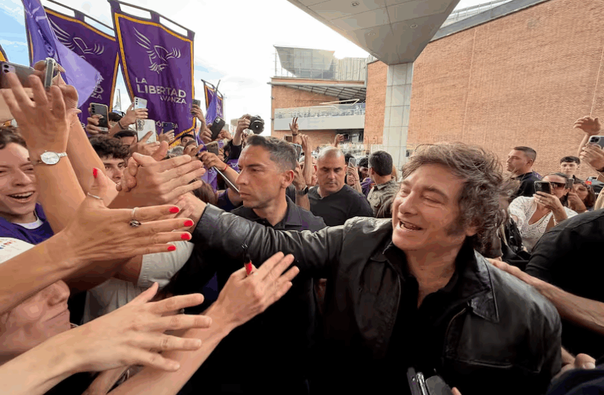 Milei votó en Almagro acompañado por su hermana