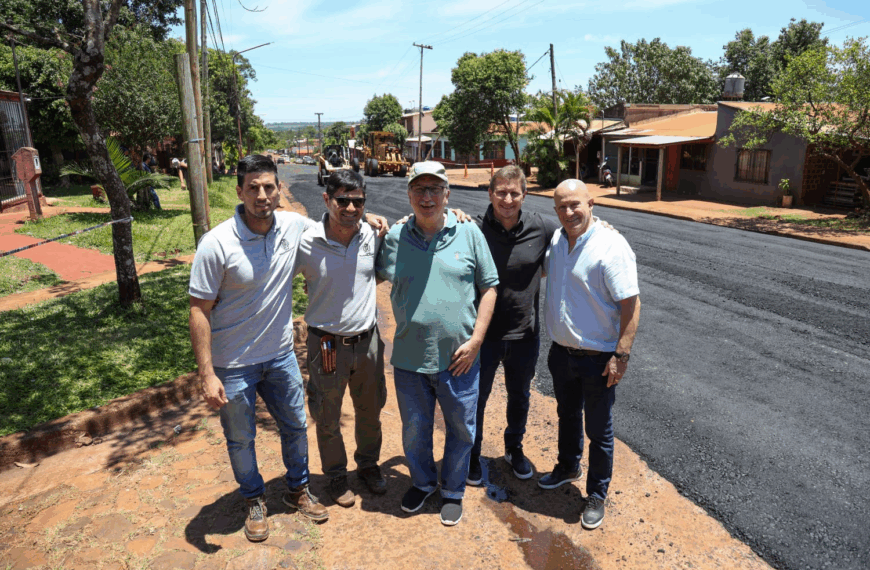 El gobernador Passalacqua, junto al presidente de la DPV y el intendente local, recorrieron las obras que agilizarán la circulación interna y jerarquizarán los accesos a los barrios
