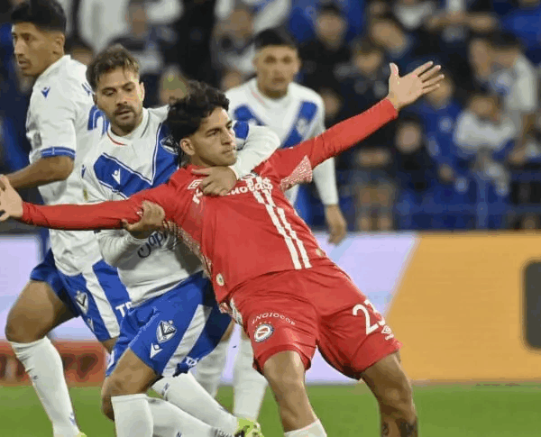 Con dos golazos de López Muñoz, Argentinos Juniors le ganó a Vélez y pasó a cuartos del Torneo Clausura 2025