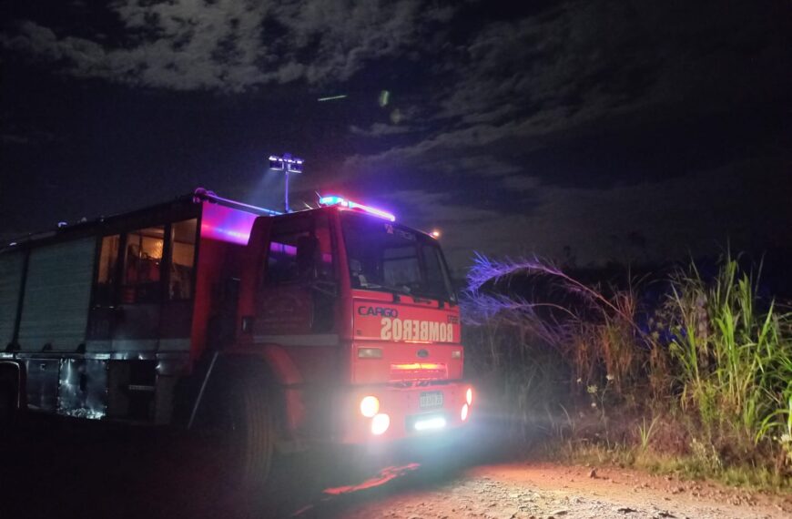 Incendio de malezas en Oberá fue controlado sin registrarse heridos (Con videos)