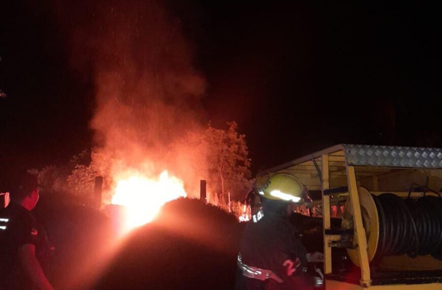 Incendio arrasó por completo una casa en el kilómetro 1 de Eldorado