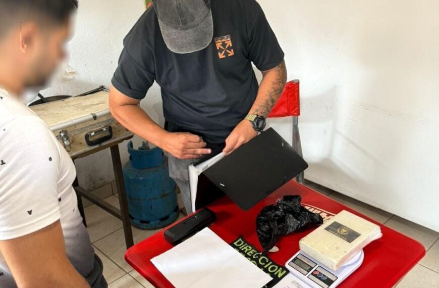 Encontró un paquete abandonado en la vía pública que contenía ¡un kilo de cocaína!