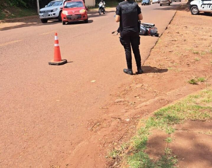 Siniestro vial entre auto y moto dejó a un conductor herido en el Eldorado