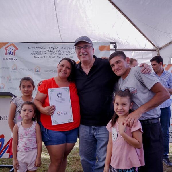 Passalacqua entregó 121 instrumentos de regularización dominial en Azara