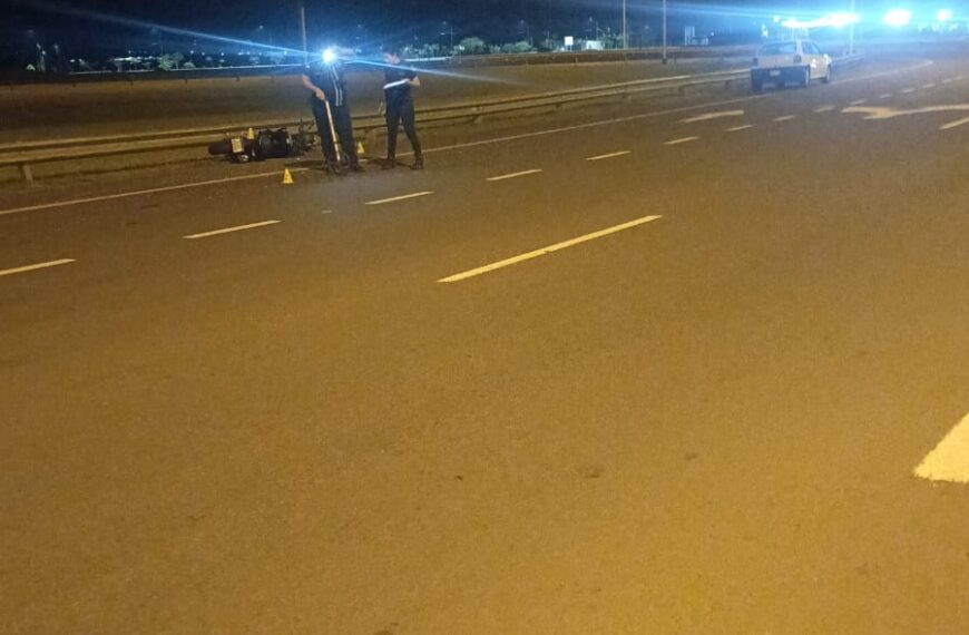 Colisión entre auto y moto en Posadas dejó dos lesionados