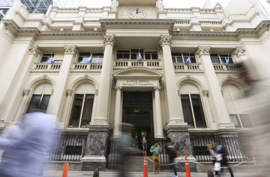 El BCRA anunció que arranca la Fase 4 del programa económico, inyección de pesos y compra de divisas