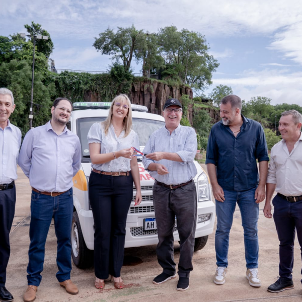 PASSALACQUA ENCABEZÓ LA ENTREGA DE AMBULANCIAS Y EQUIPAMIENTO SANITARIO ADQUIRIDOS CON RECURSOS PROVINCIALE