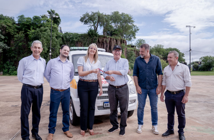 PASSALACQUA ENCABEZÓ LA ENTREGA DE AMBULANCIAS Y EQUIPAMIENTO SANITARIO ADQUIRIDOS CON RECURSOS PROVINCIALE