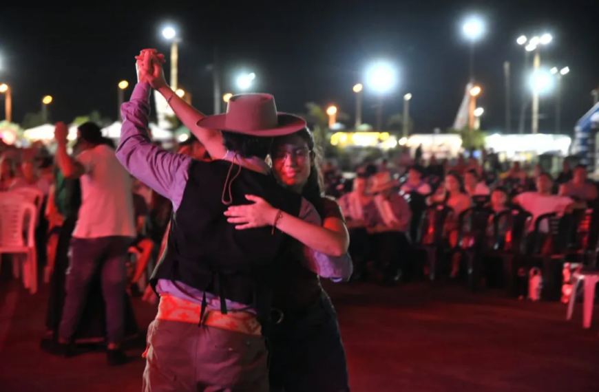 El Festival del Litoral encendió Posadas: música, cultura y una multitud en la apertura