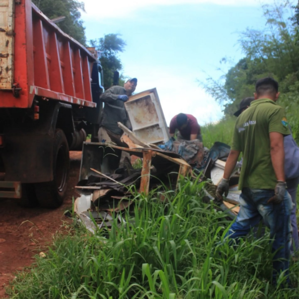 Una vez más erradicaron el microbasural cercano al barrio Los Lapachos, será el último operativo en este lugar?