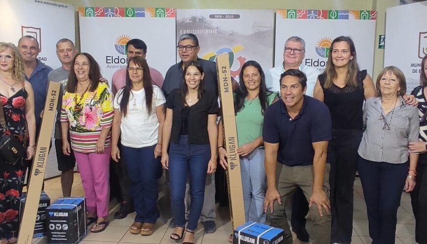 La Municipalidad entregó motoguadañas a escuelas