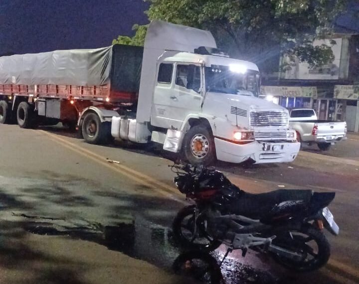 Jardín América: Motociclista murió tras chocar contra un camión
