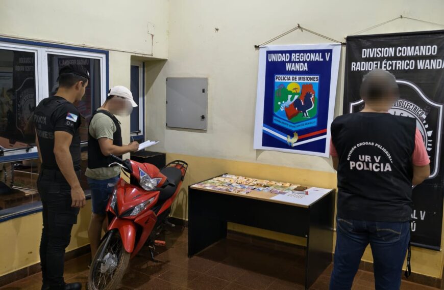 Adolescente fue demorado en Wanda con cocaína lista para la venta y una moto robada