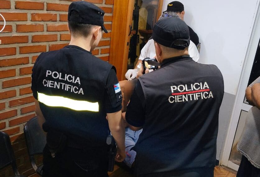 Investigan la muerte de un hombre en Jardín América: hay un detenido