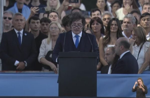 Milei justificó el traslado del sable corvo y apuntó contra los peronistas