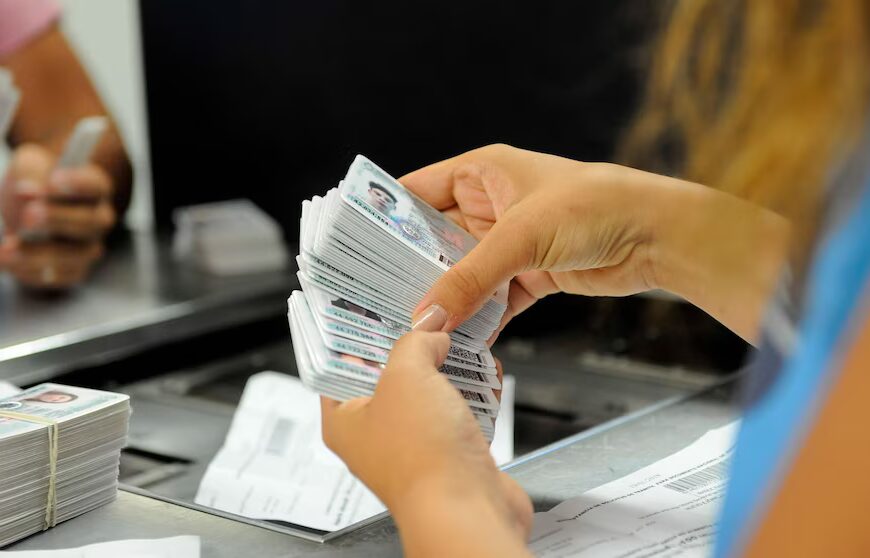 Aumentan los DNI, pasaportes y otros trámites: cuáles son los nuevos valores del RENAPER