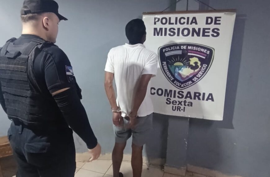 Vio el patrullero y se subió a un árbol para esconderse, pero terminó detenido